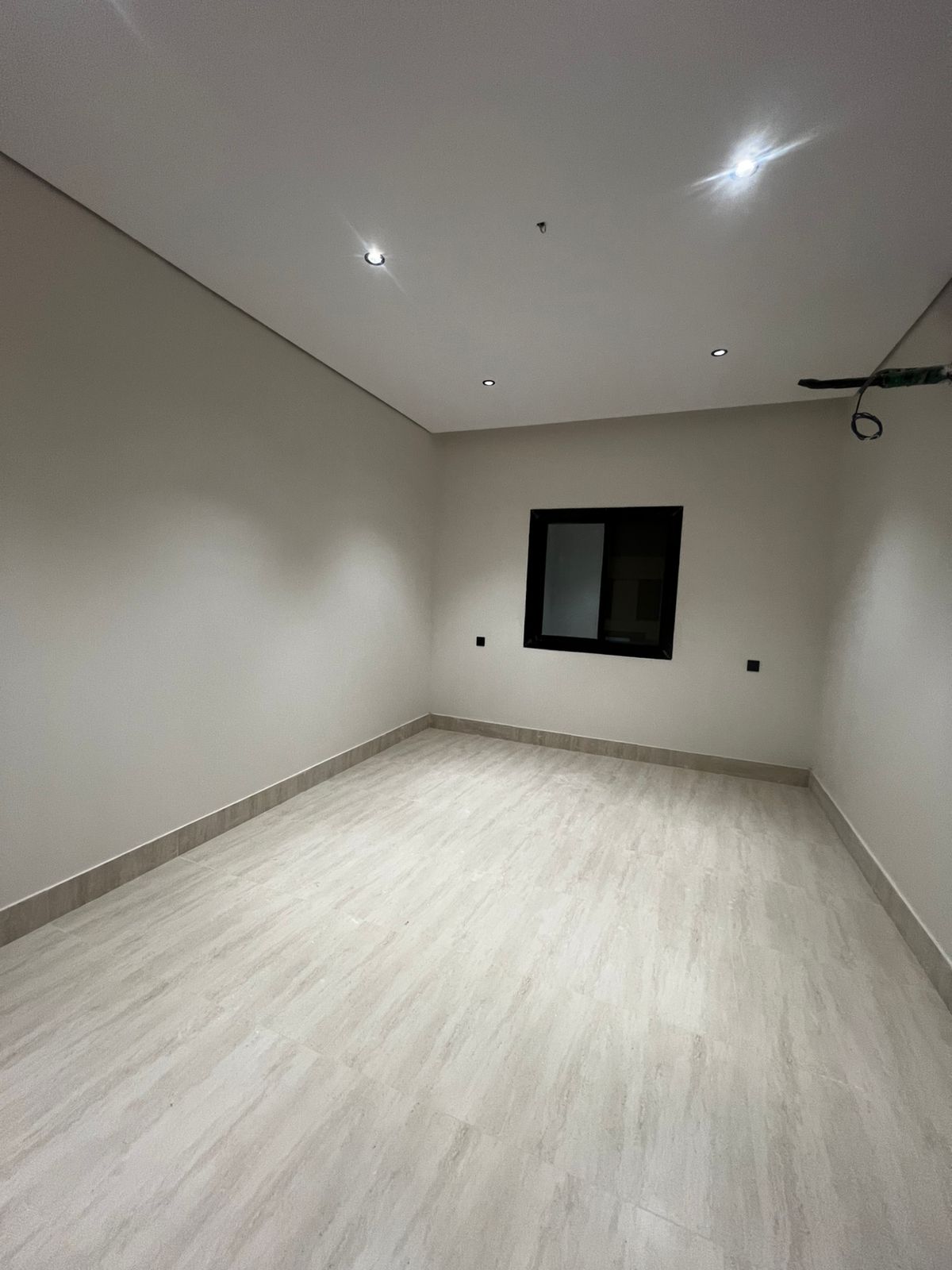 عمارة سكنية للبيع مخطط شرق الشفا ( البدراني ) 