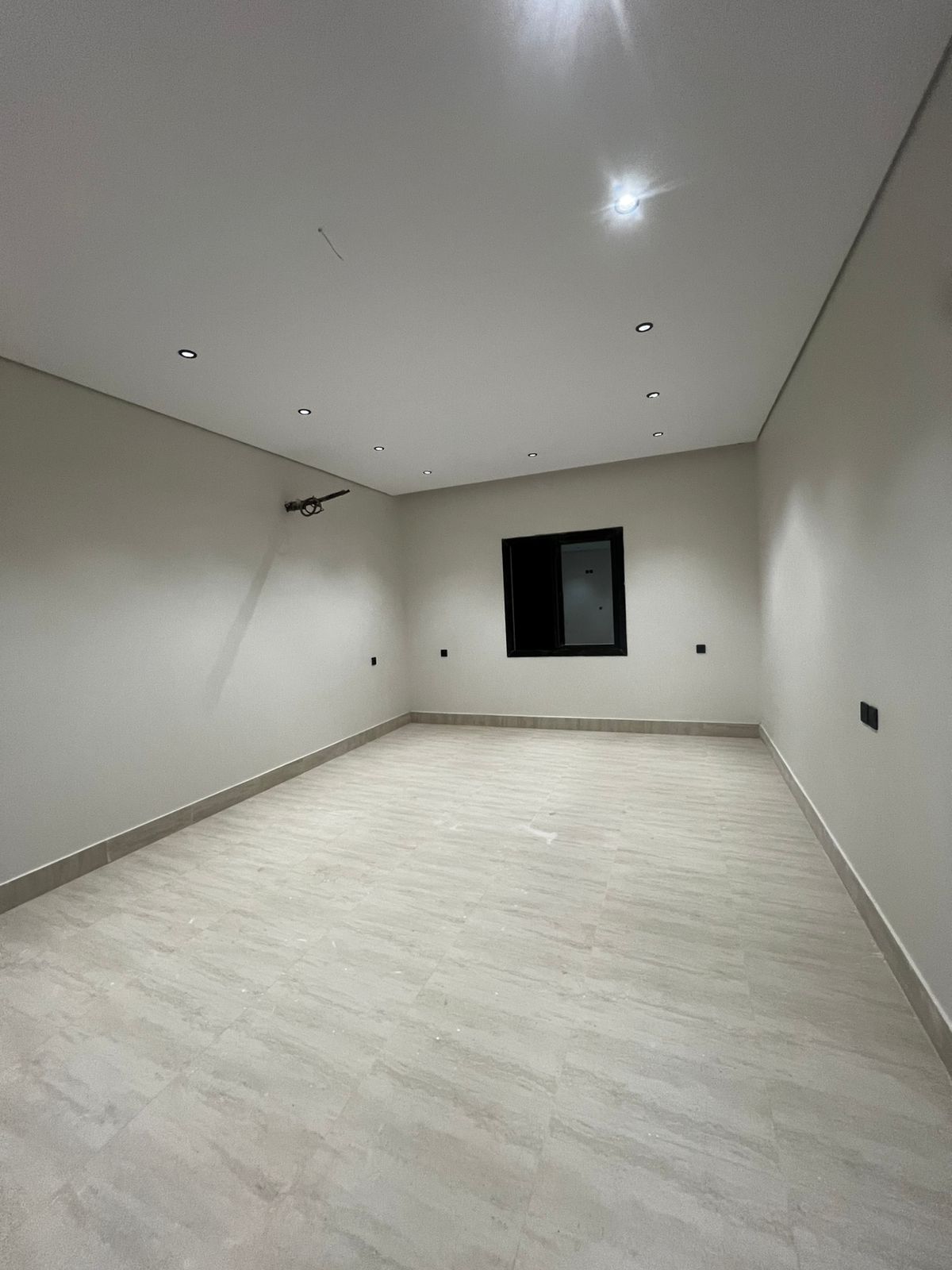 عمارة سكنية للبيع مخطط شرق الشفا ( البدراني ) 