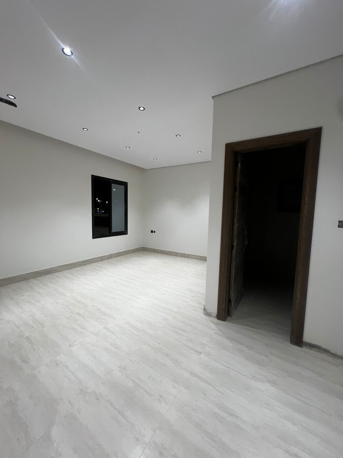 عمارة سكنية للبيع مخطط شرق الشفا ( البدراني ) 