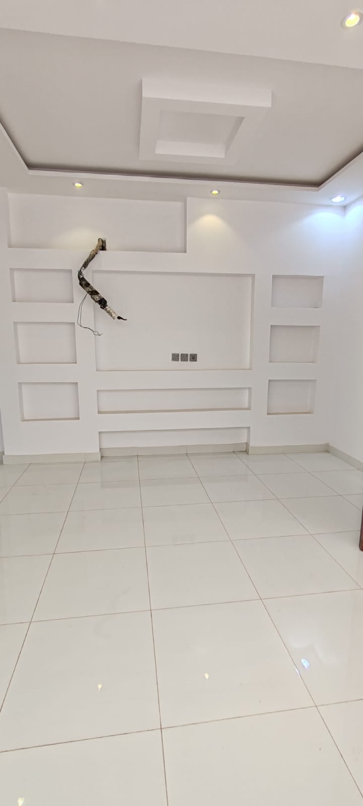  ادوار للبيع بمخطط المحيسن 
