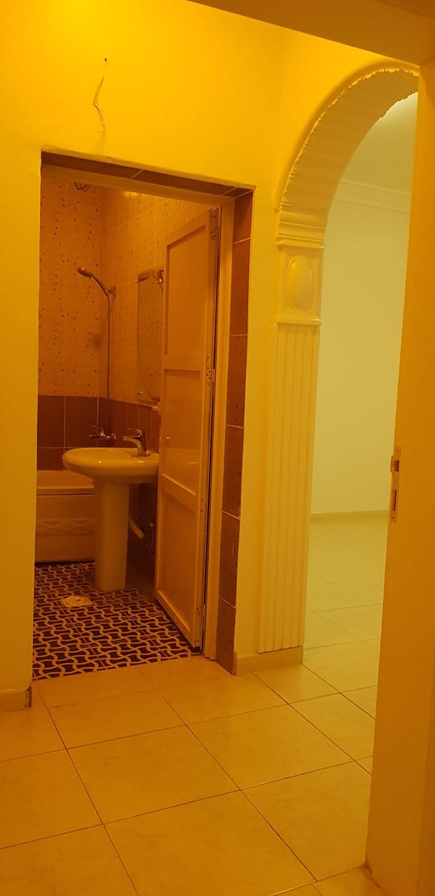 عماره 5 شقق للبيع في الملك فهد