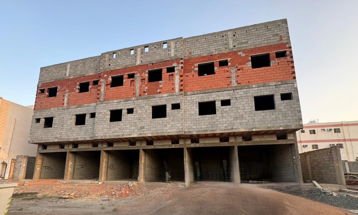 عماره تجاريه  8  شقق و 6 محلات للبيع بمخطط الملك فهد