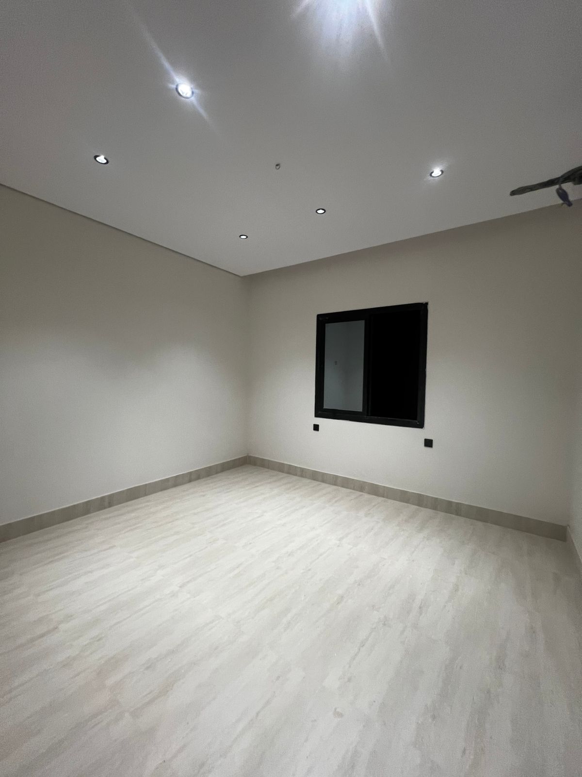 عمارة سكنية للبيع مخطط شرق الشفا ( البدراني ) 
