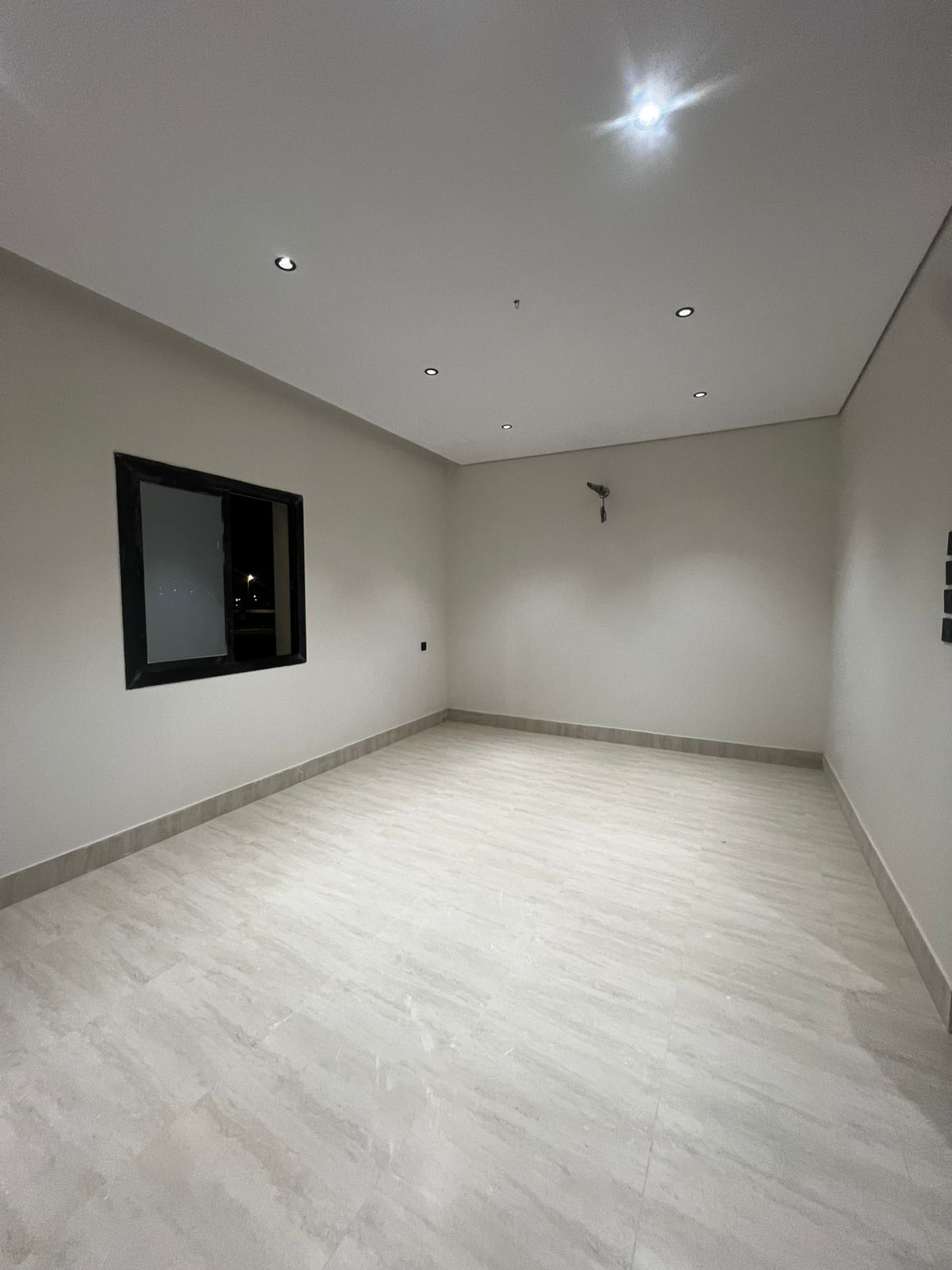 عمارة سكنية للبيع مخطط شرق الشفا ( البدراني ) 